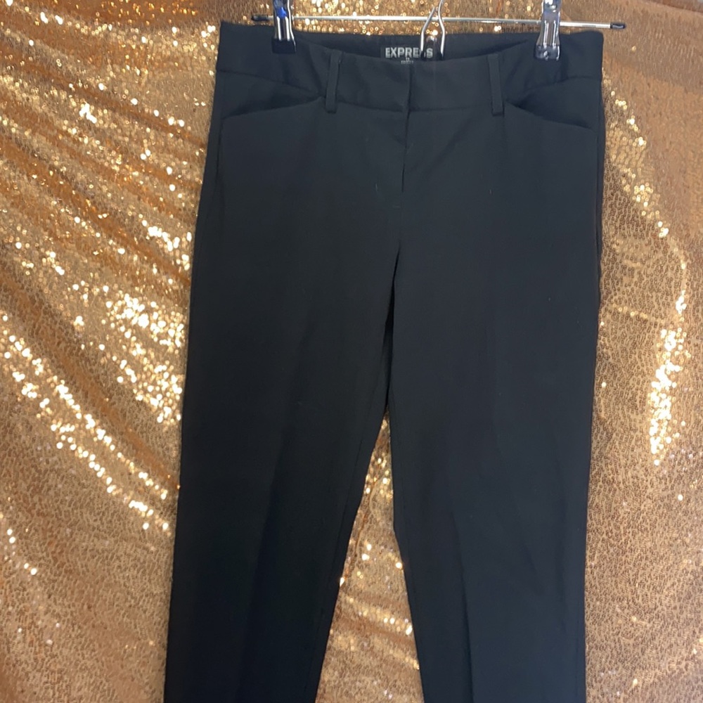 Express petite black trousers with back & front pockets. Front zip. Size 00